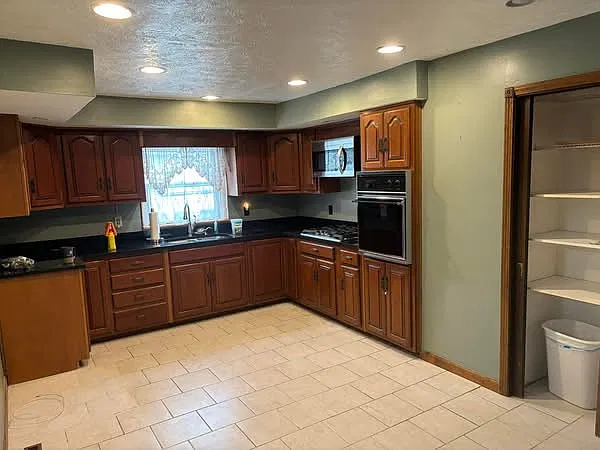 3 bed, 1080 sqft, $1,600 — Photo 2