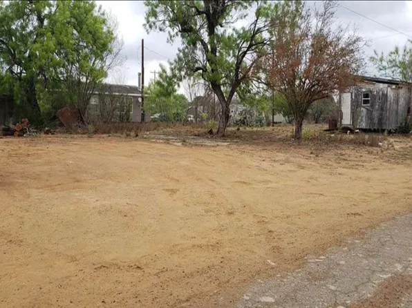 101 N Nogalitos Ave, Encinal, TX 78019