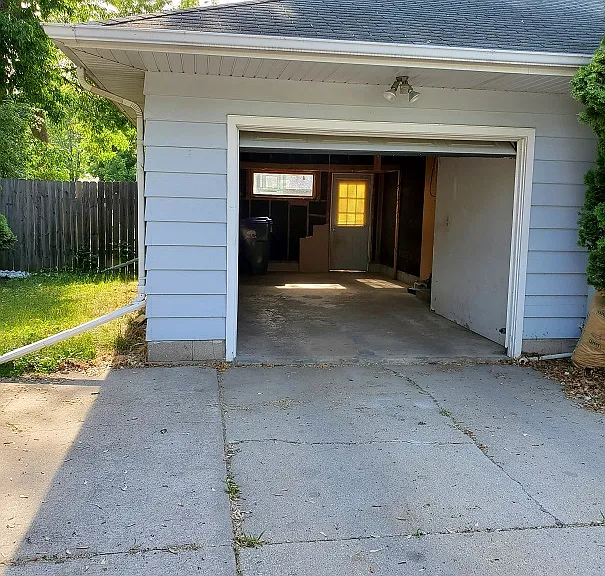 1163 Higgins Ave — Photo 9