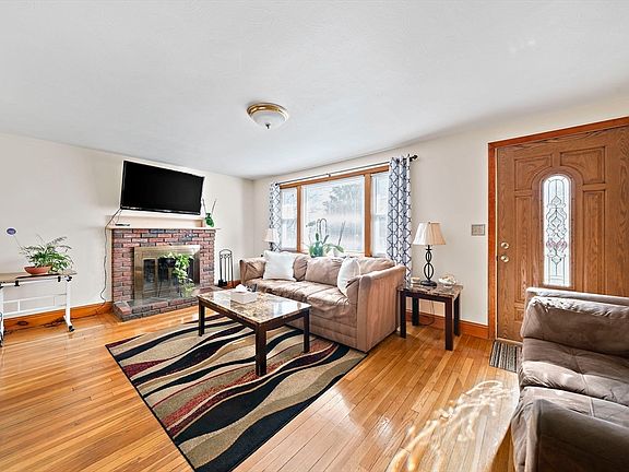 3rd image of 7 Oakwood Ave