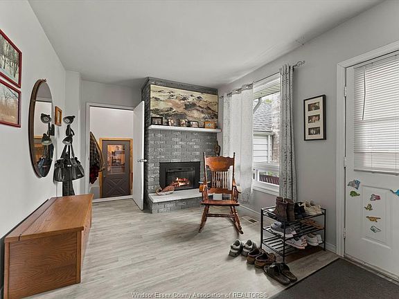 5th image of 702 Notre Dame St