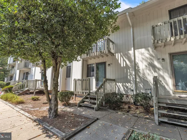 24 Harwood Ln, Clementon, NJ 08021