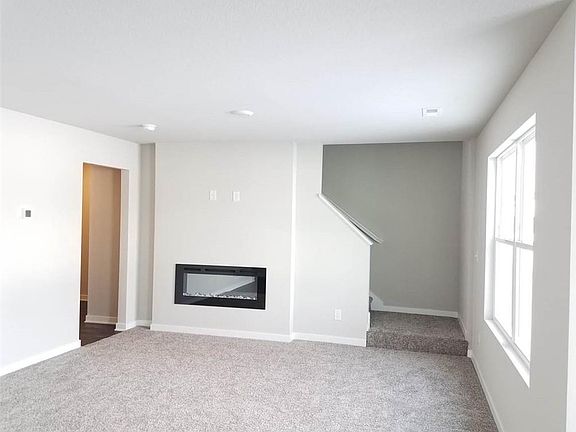 5th image of 718 Elizabeth NW