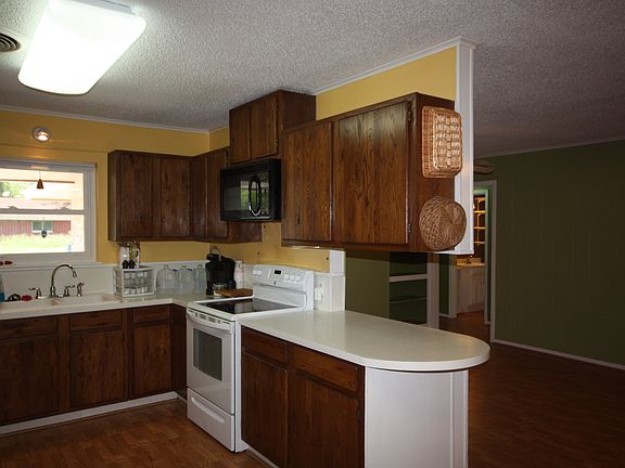 2nd image of 1204 E Fannin St