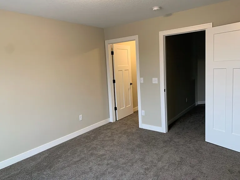537 Meadow Ln — Photo 7