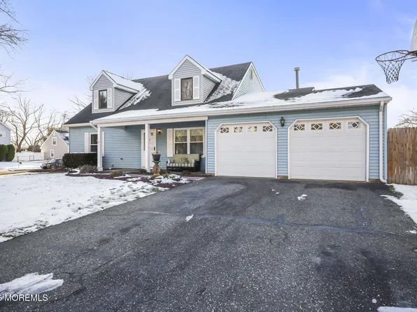 31 Sweetbriar Trail, Howell, NJ 07731