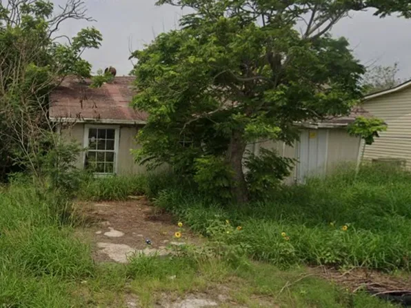 609 Lopez St, Robstown, TX 78380