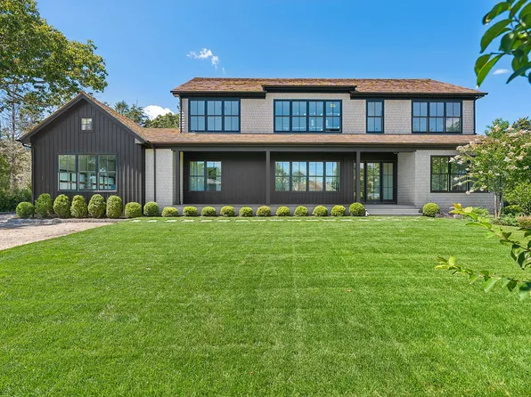 25 Liberty St, Westhampton Beach, NY 11978