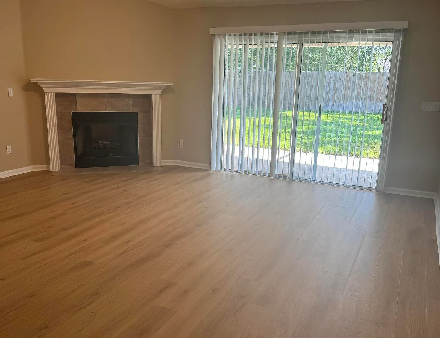 3 bed, 2.0 bath, 2054 sqft, $2,395 — Photo 2