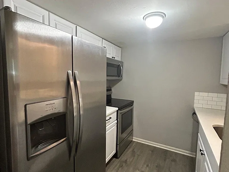 644 Newbridge Ct — Photo 11