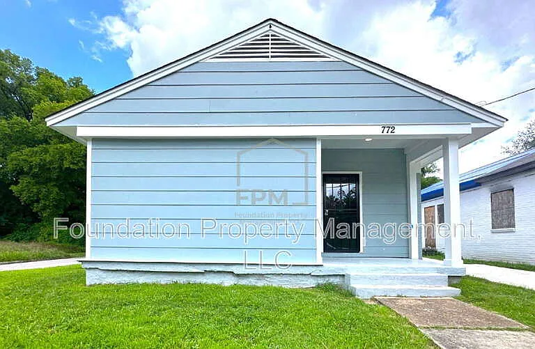 772 Pearce St — Photo 1