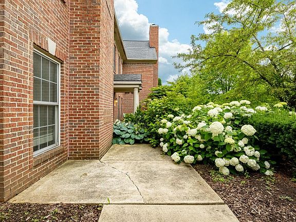 5th image of 3360 Endsleigh Ln