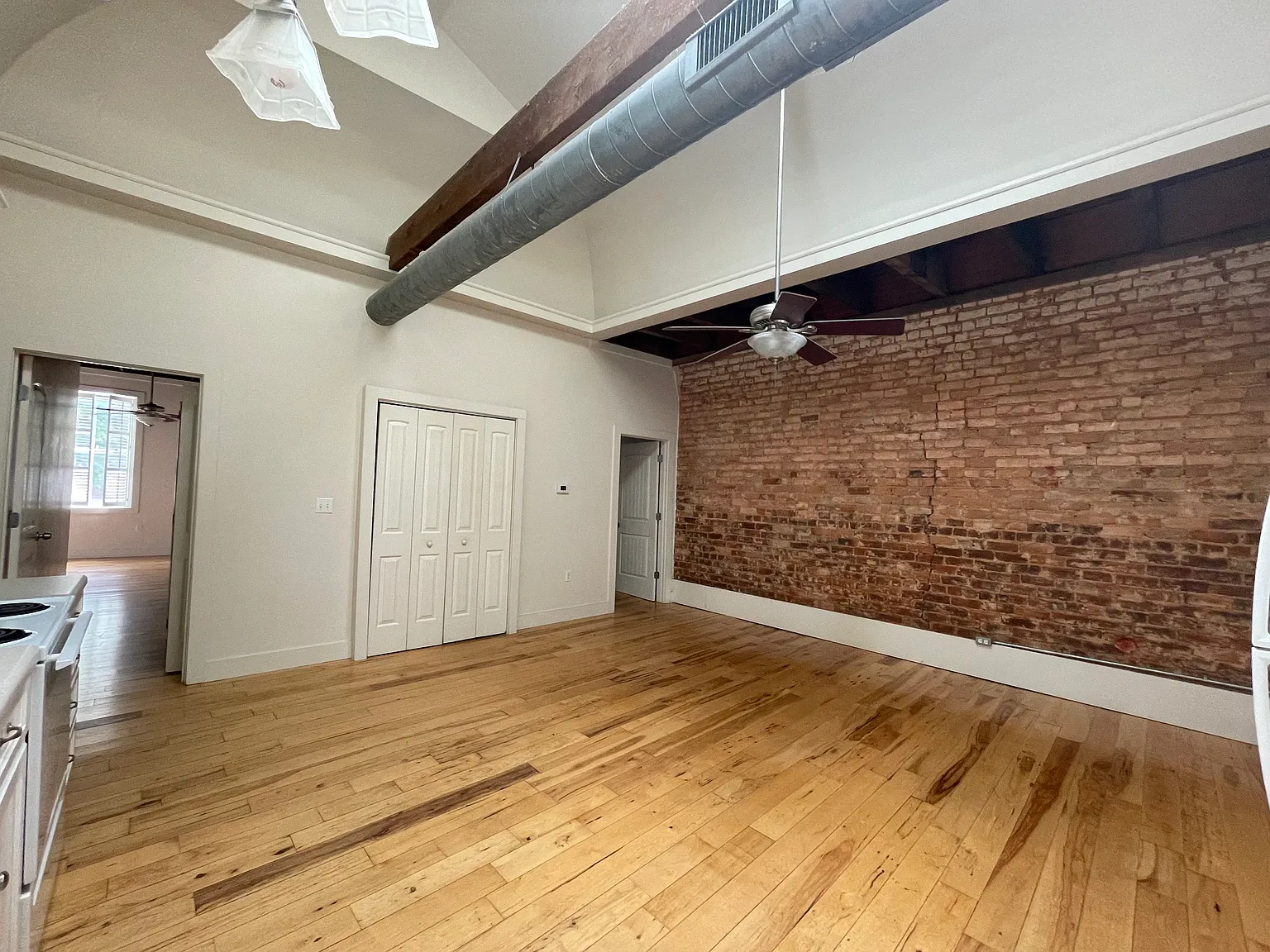 2 bed, 800 sqft, $1,395 — Photo 2