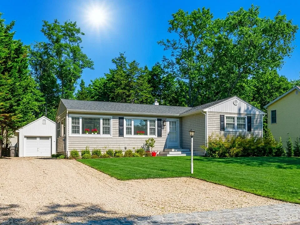 34 Westwood Dr