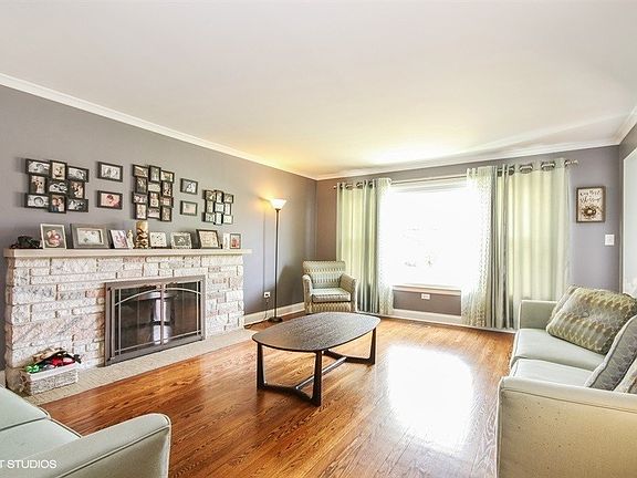 3rd image of 5257 W 102nd St