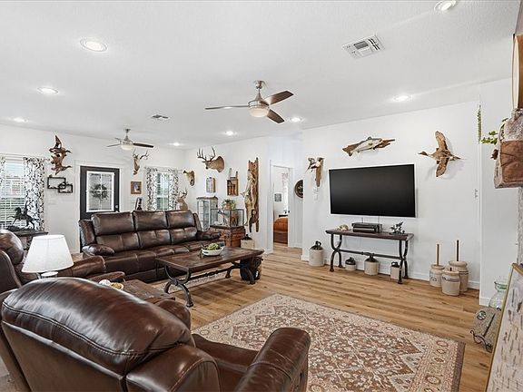 5th image of 36 Green Oak Ln