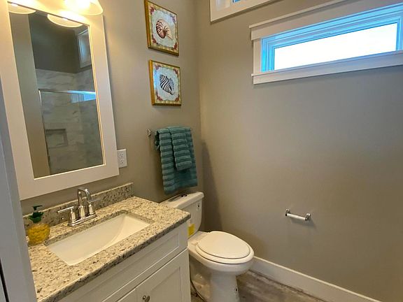 4th image of 101 11th St #34