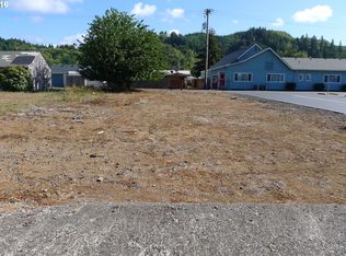 2164 Cedar Ave, Reedsport, OR 97467