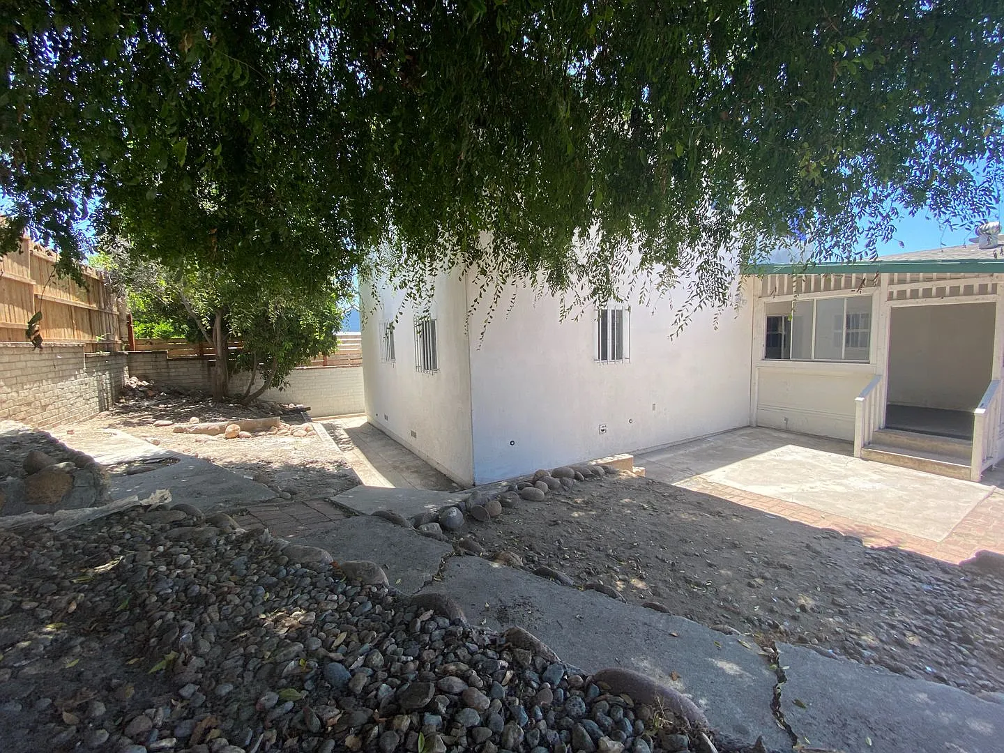 Large House, Close to Campus!! — Photo 3