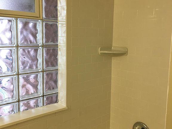 5th image of 14730 Clifton Blvd APT 3