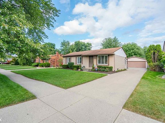 4th image of 42282 Ehrke Dr