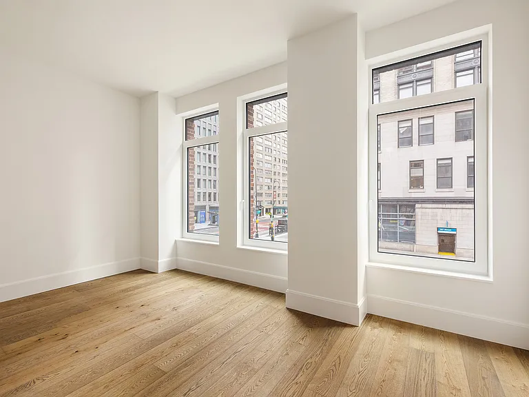 525 6th Ave #2E — Photo 1