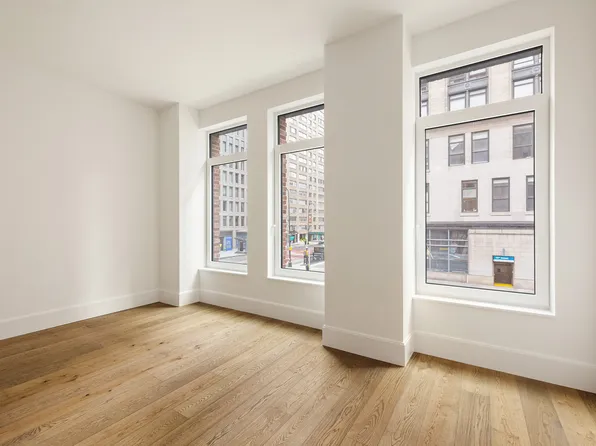 525 6th Avenue image 1 of 13
