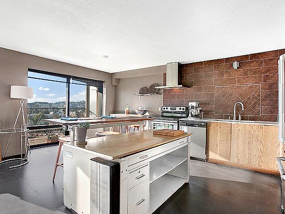 5th image of 1740 Melrose Ave Unit 606