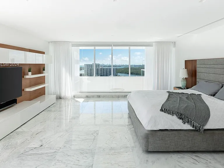 400 Sunny Isles Blvd #2008 — Photo 35