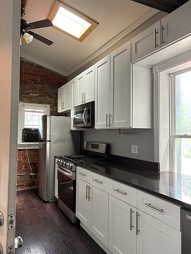 1122 N High St #9 Photo 1