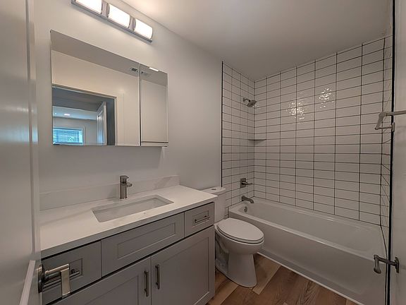5th image of 302 E 18th St