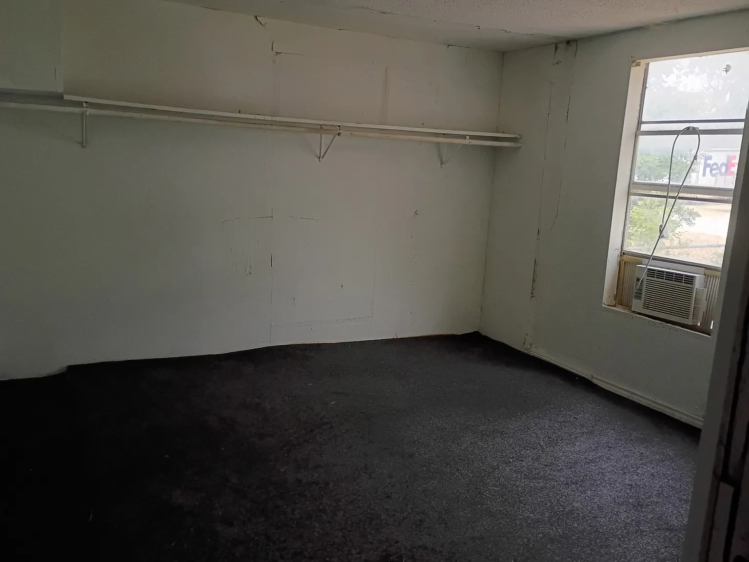3 bed, 1100 sqft, $890 — Photo 2