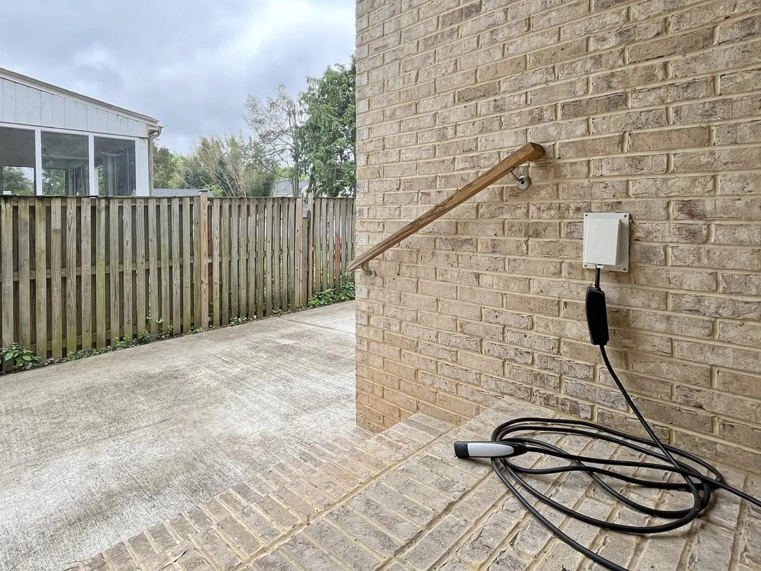 5 bed, 4572 sqft, $6,800 — Photo 3