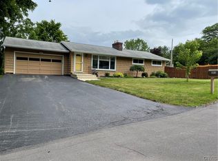 203 Southfield Dr, Fayetteville, NY 13066