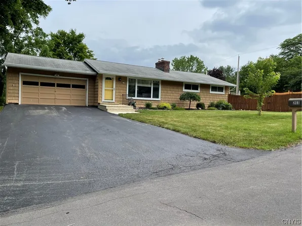 203 Southfield Dr, Fayetteville, NY 13066