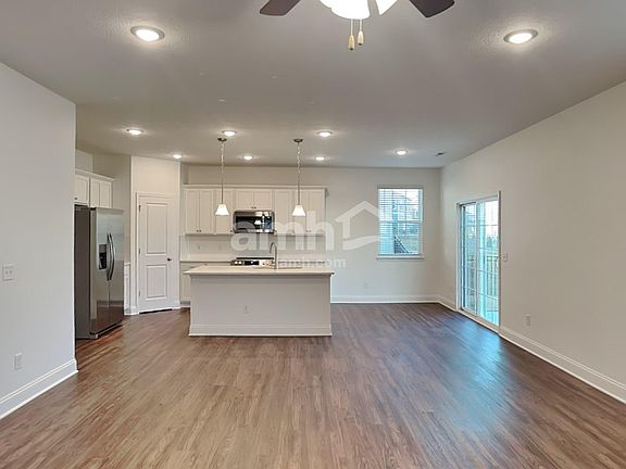 4th image of 1049 Castor Dr