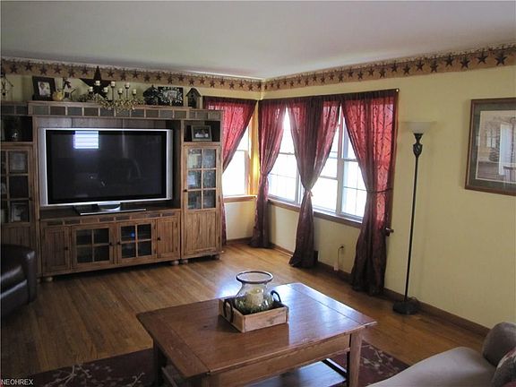 3rd image of 1021 W Spruce Ave