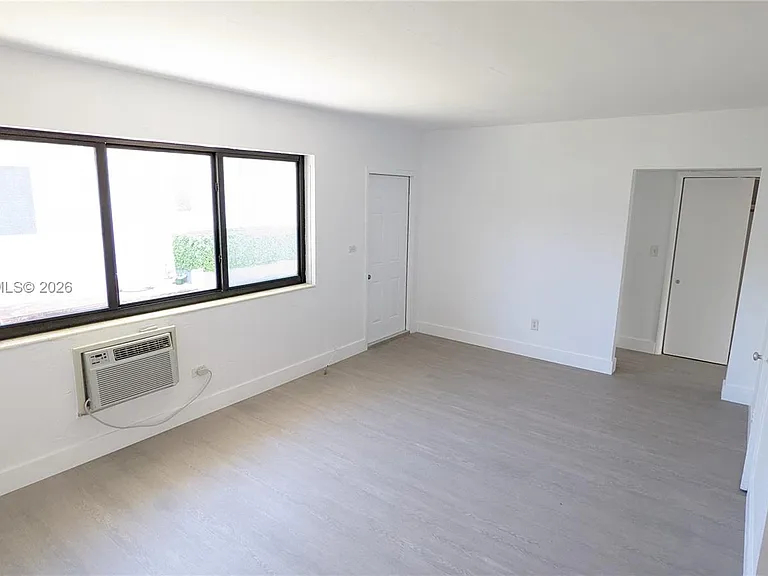 811 81st St #2 — Photo 7