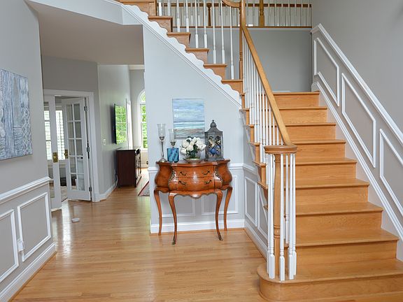 3rd image of 1118 Amanda Dr