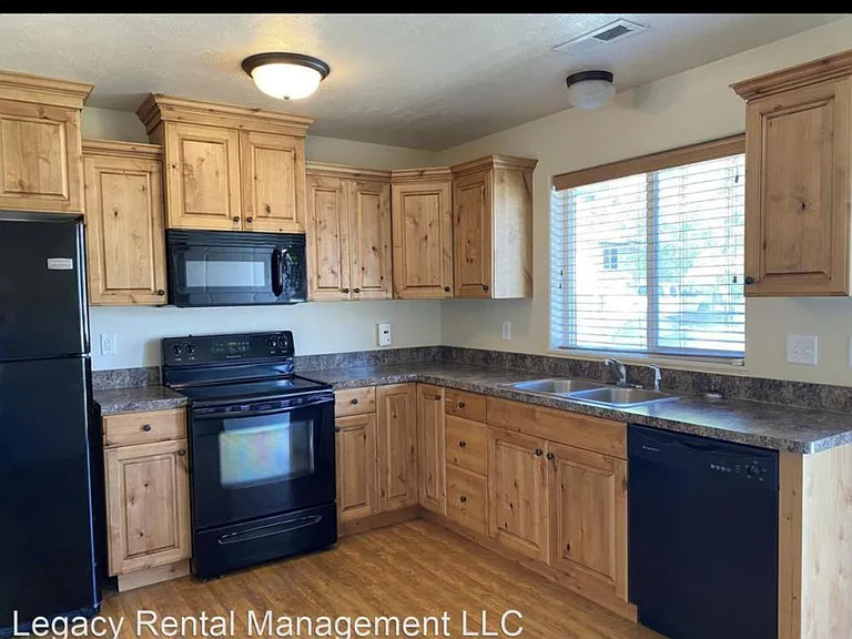 446 W 6 S #206 — Photo 1