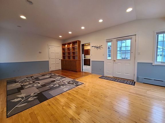 3rd image of 566 N Shore Dr