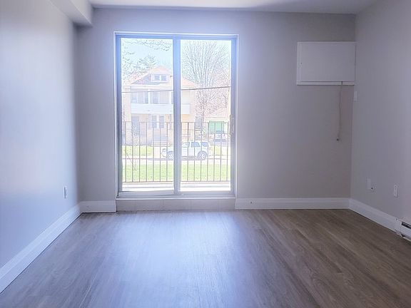 3rd image of 1191 Lillian Ave Unit 207