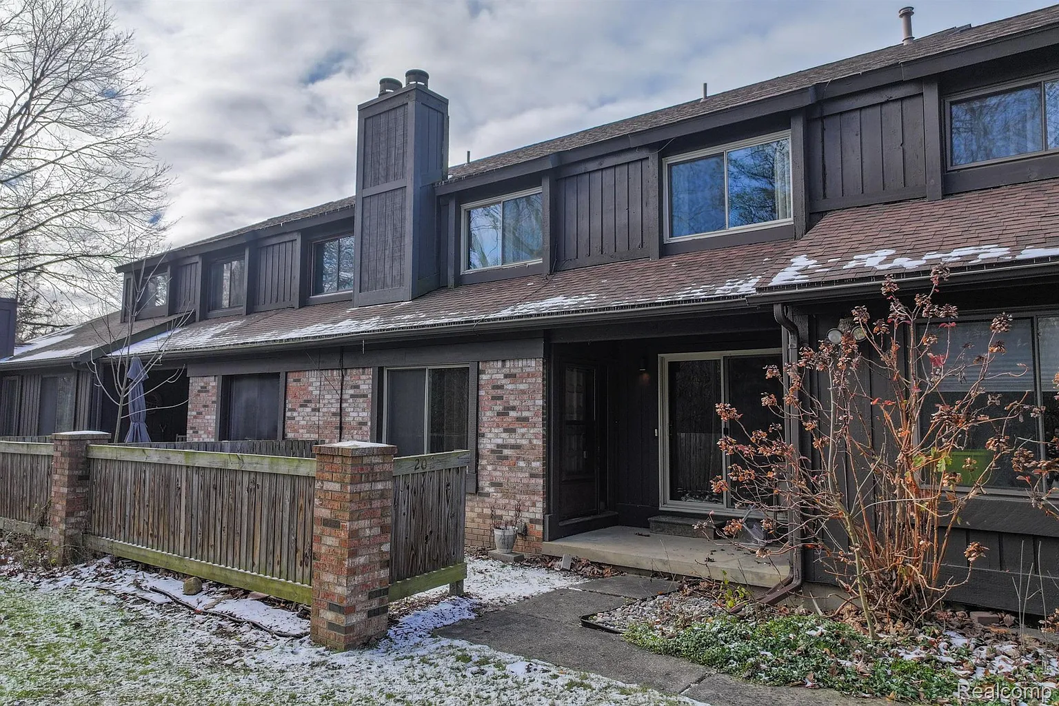 2025 Beekman Ct photo 1