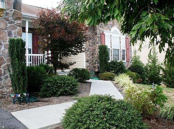 Front/landscaping