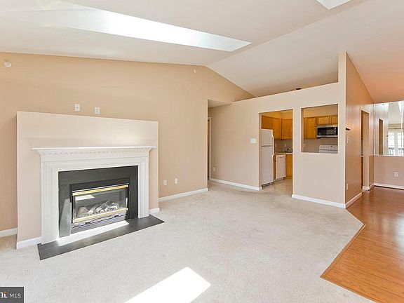 5th image of 164 Brookland Ct APT 9