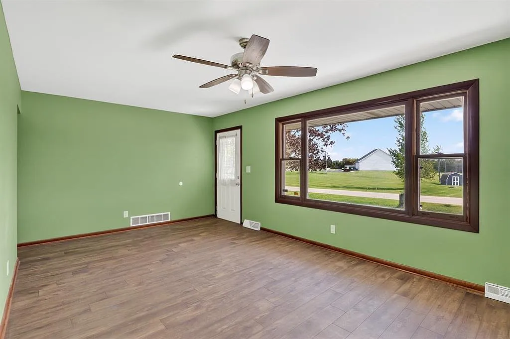 3 bed, 1588 sqft, $1,850 — Photo 2