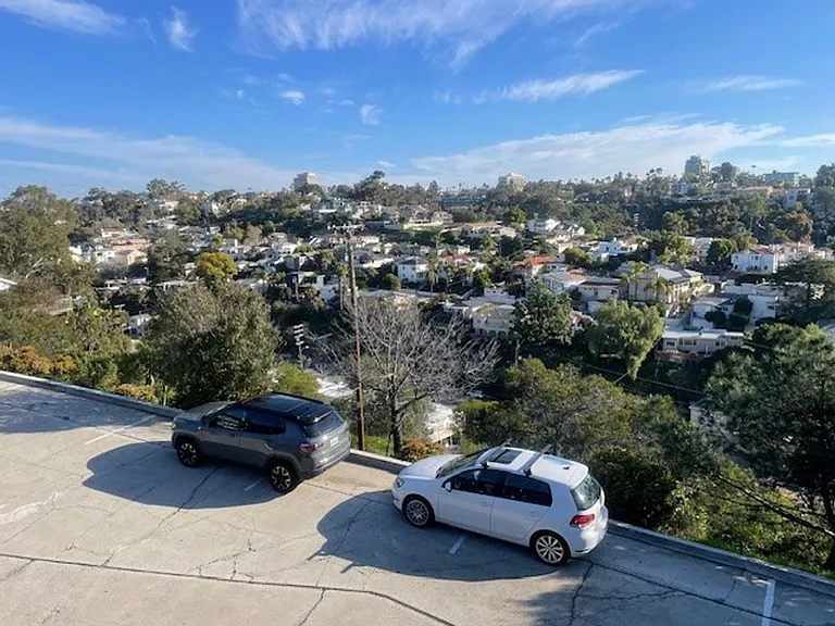 2810 Union — Photo 19