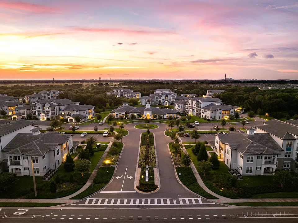 Shadetree Apartments