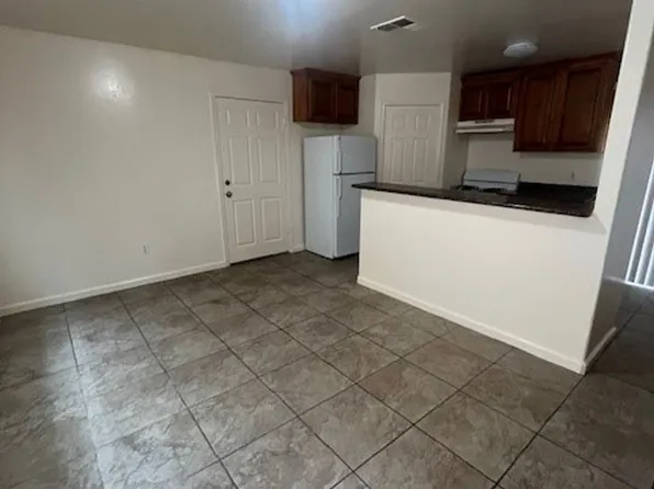 722 K St #A & B, Bakersfield, CA 93304