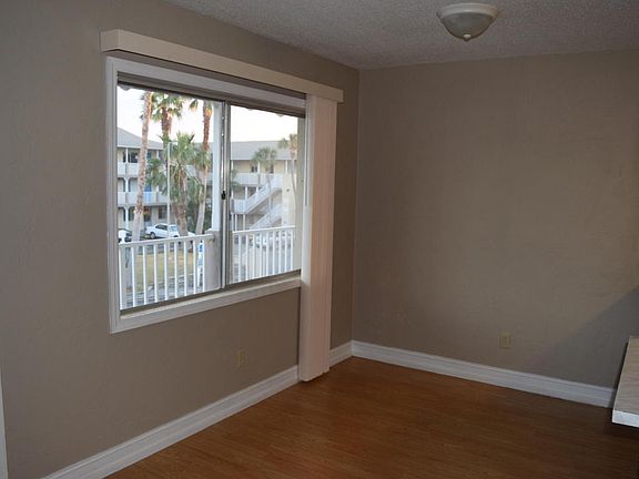 4th image of 415 N Halifax Ave APT 207